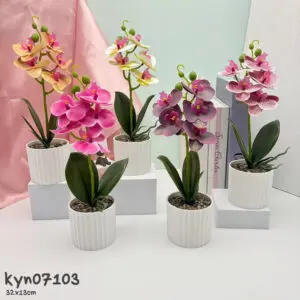 tanaman hias palsu bunga indah dengan vas gelas lurus 32 x 13 cm kode 7103
